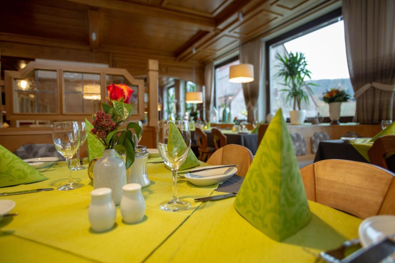 Landidyll Hotel Zum Alten Schloss 키르헨시텐바흐 외부 사진