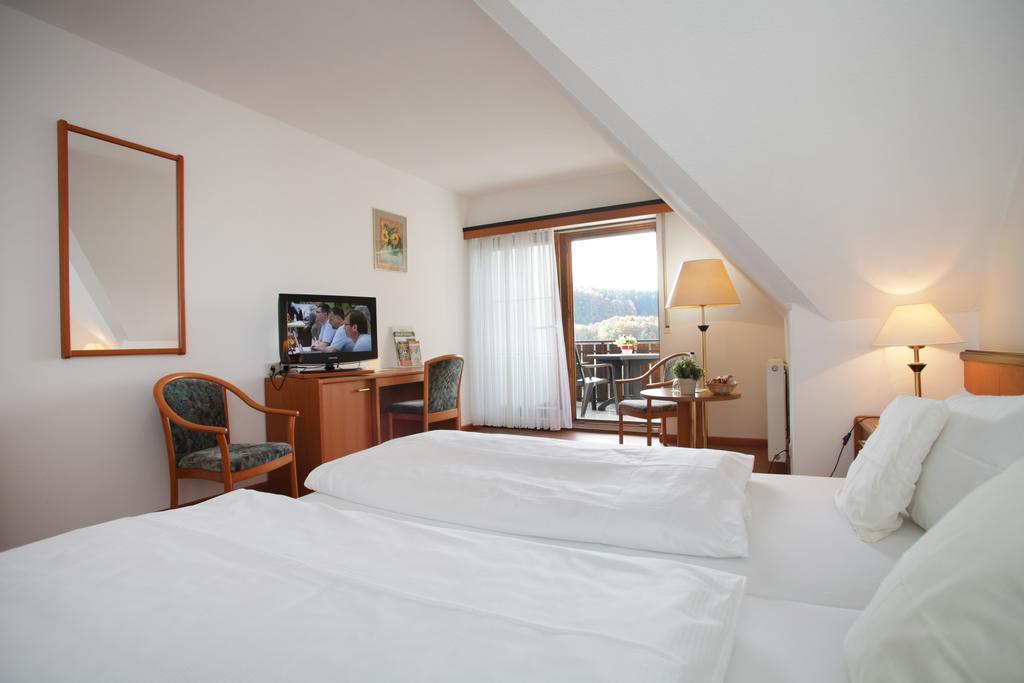 Landidyll Hotel Zum Alten Schloss 키르헨시텐바흐 객실 사진